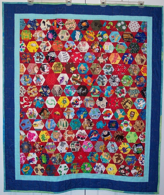 I spy something red entire quilt
